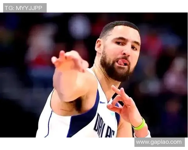 弗拉格砍分助力球队逆转胜利展现超强个人能力与团队配合