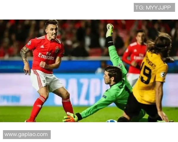 斯耶尔德鲁普在本菲卡的欧冠征程中展现出色表现引发关注 斯耶尔德鲁普在本菲卡的欧冠征程中展现出色表现引发关注