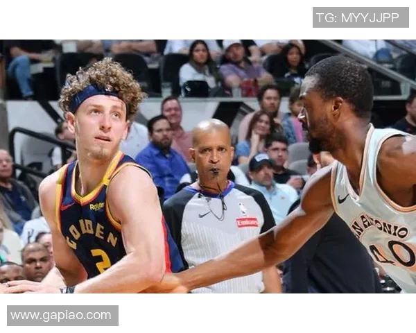 勇士轻松击败开拓者,取得2-0领先:王者之师再现辉煌 勇士轻松击败开拓者,取得2-0领先:王者之师再现辉煌