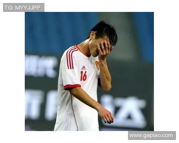 塞维利亚主帅争议不断，球迷质疑战术是否合理