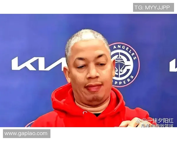 快船主帅批评球队表现,球员态度引发争议:输球背后的深层次问题 快船主帅批评球队表现,球员态度引发争议:输球背后的深层次问题