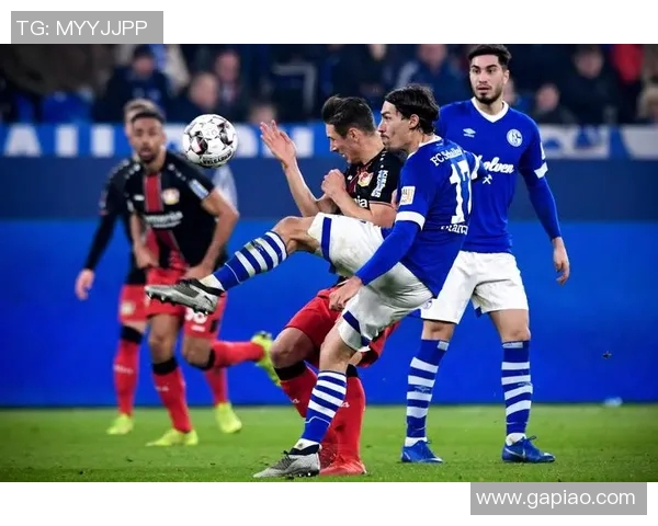 沙尔克04惨遭降级压力,德甲陷入困境! 沙尔克04惨遭降级压力,德甲陷入困境!